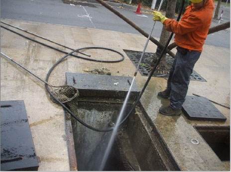 康马池底污泥如何清理